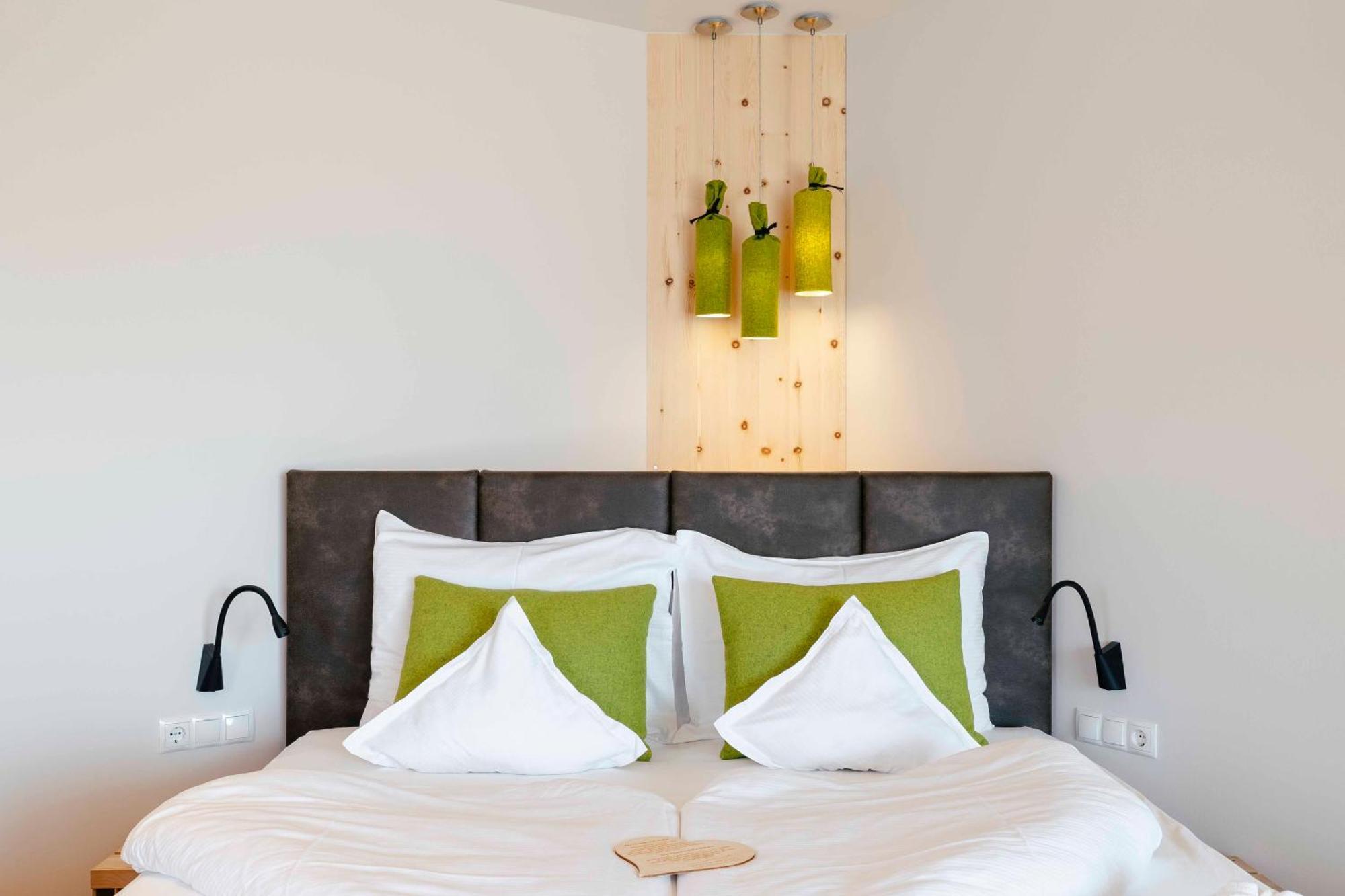 Hotel Pfeiss Лана Экстерьер фото