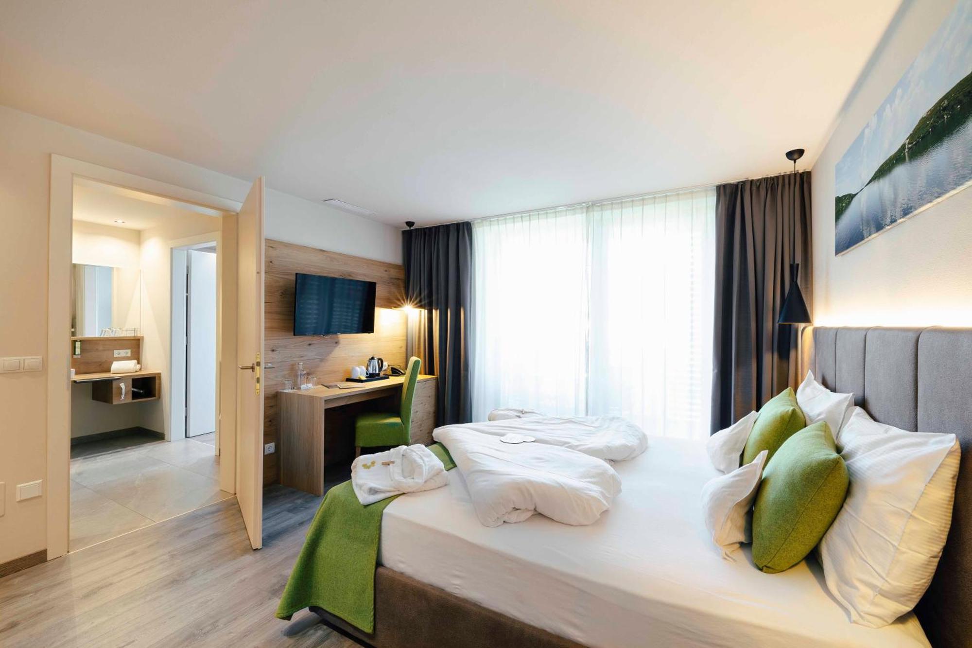 Hotel Pfeiss Лана Экстерьер фото