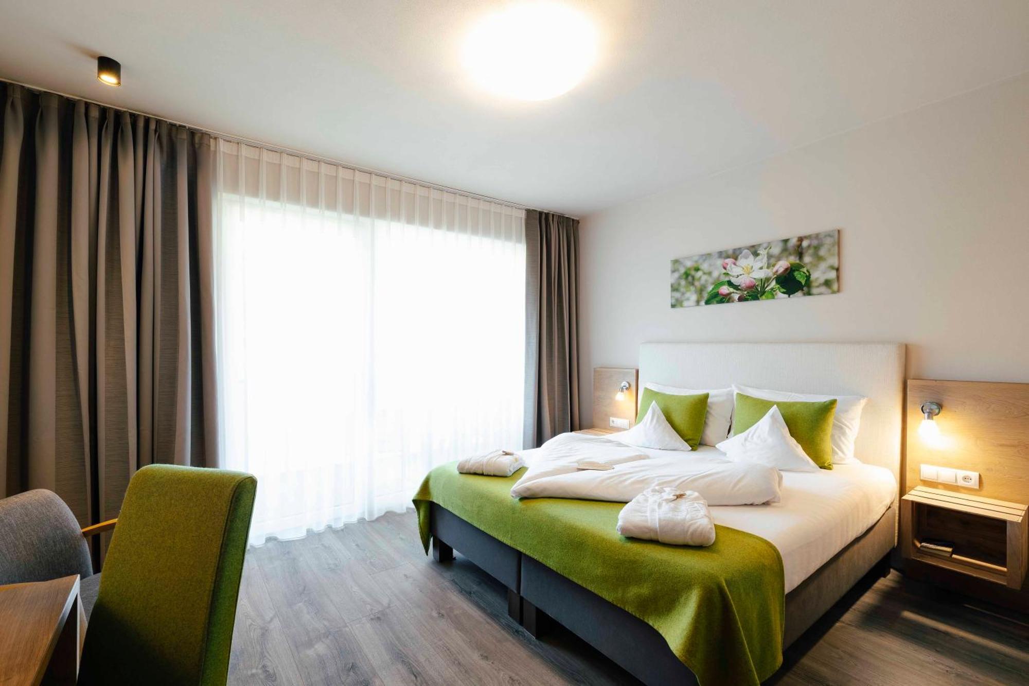 Hotel Pfeiss Лана Экстерьер фото