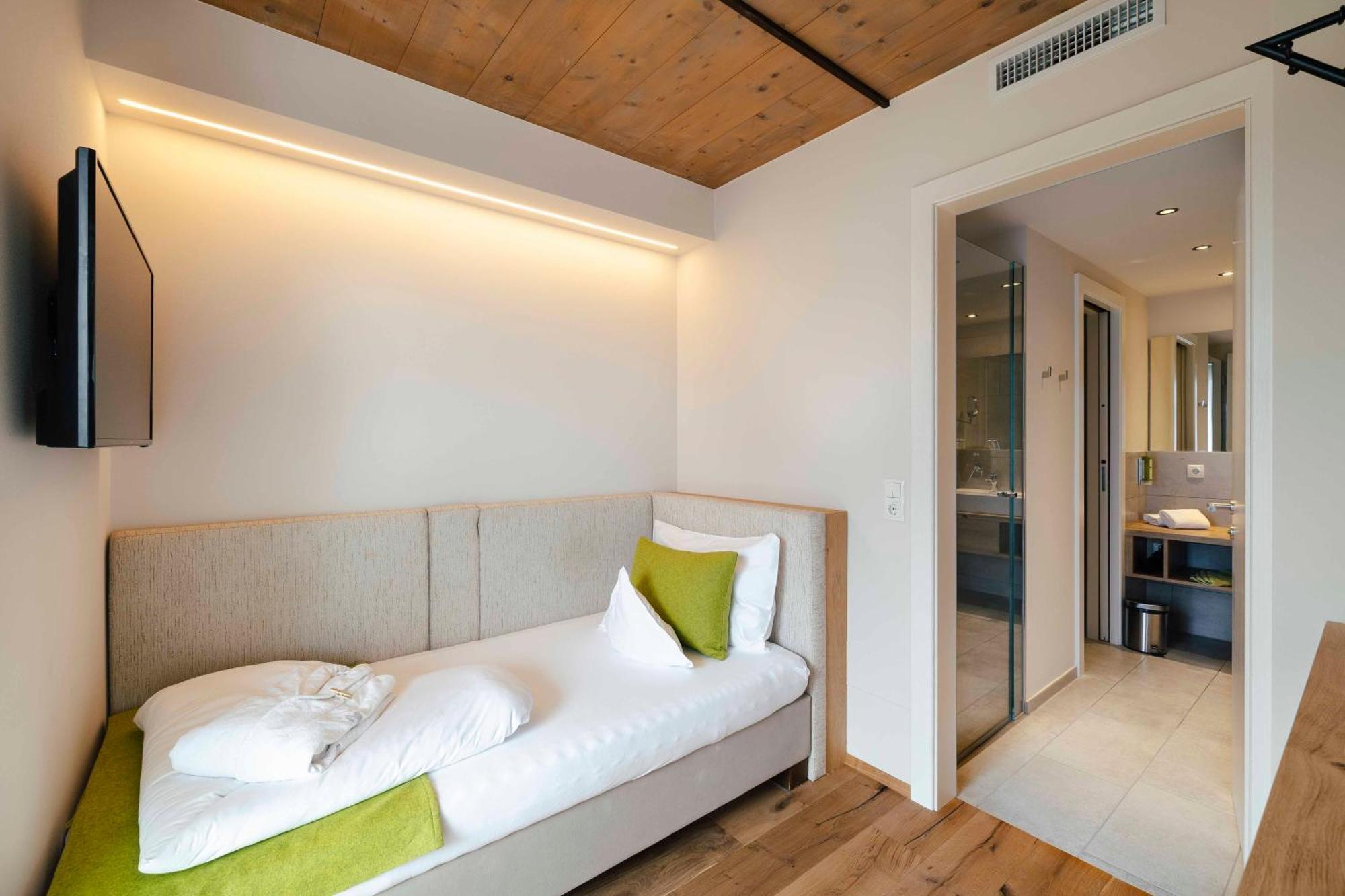 Hotel Pfeiss Лана Экстерьер фото