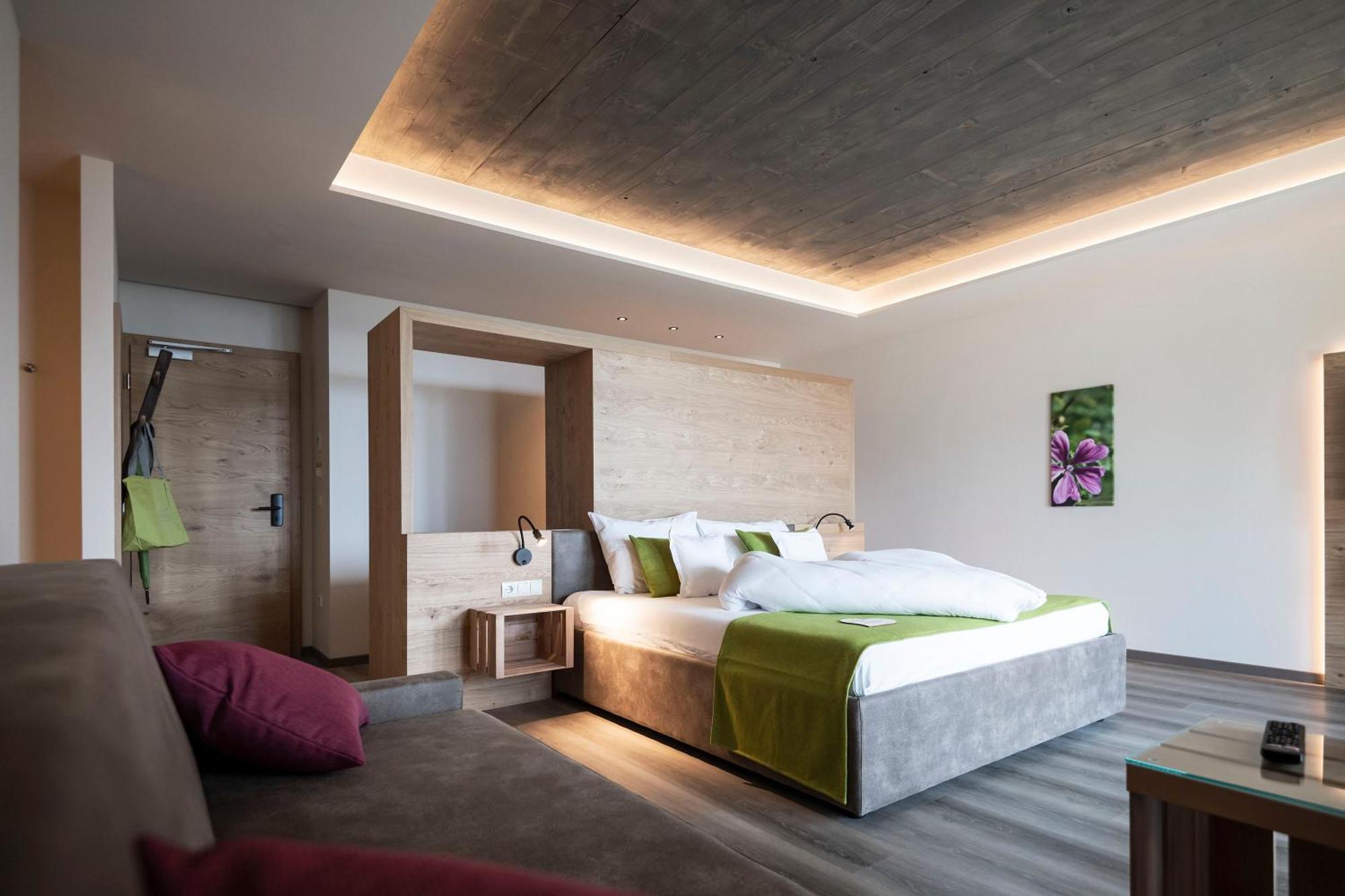 Hotel Pfeiss Лана Экстерьер фото