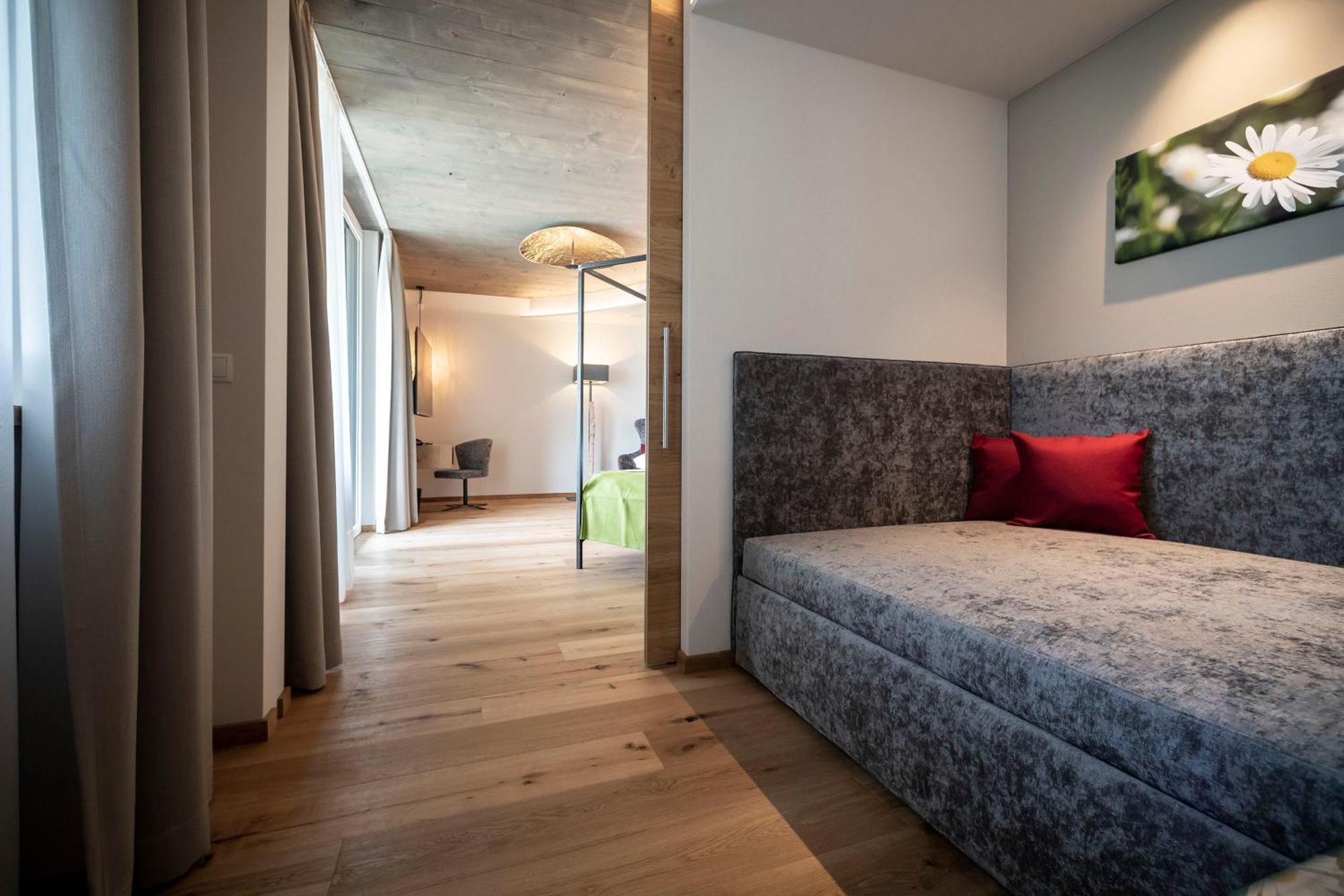 Hotel Pfeiss Лана Экстерьер фото