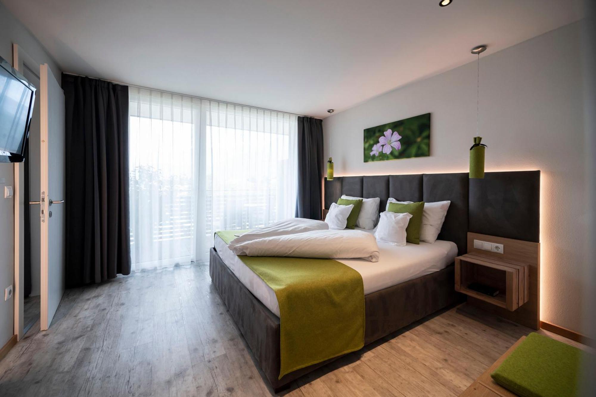 Hotel Pfeiss Лана Экстерьер фото