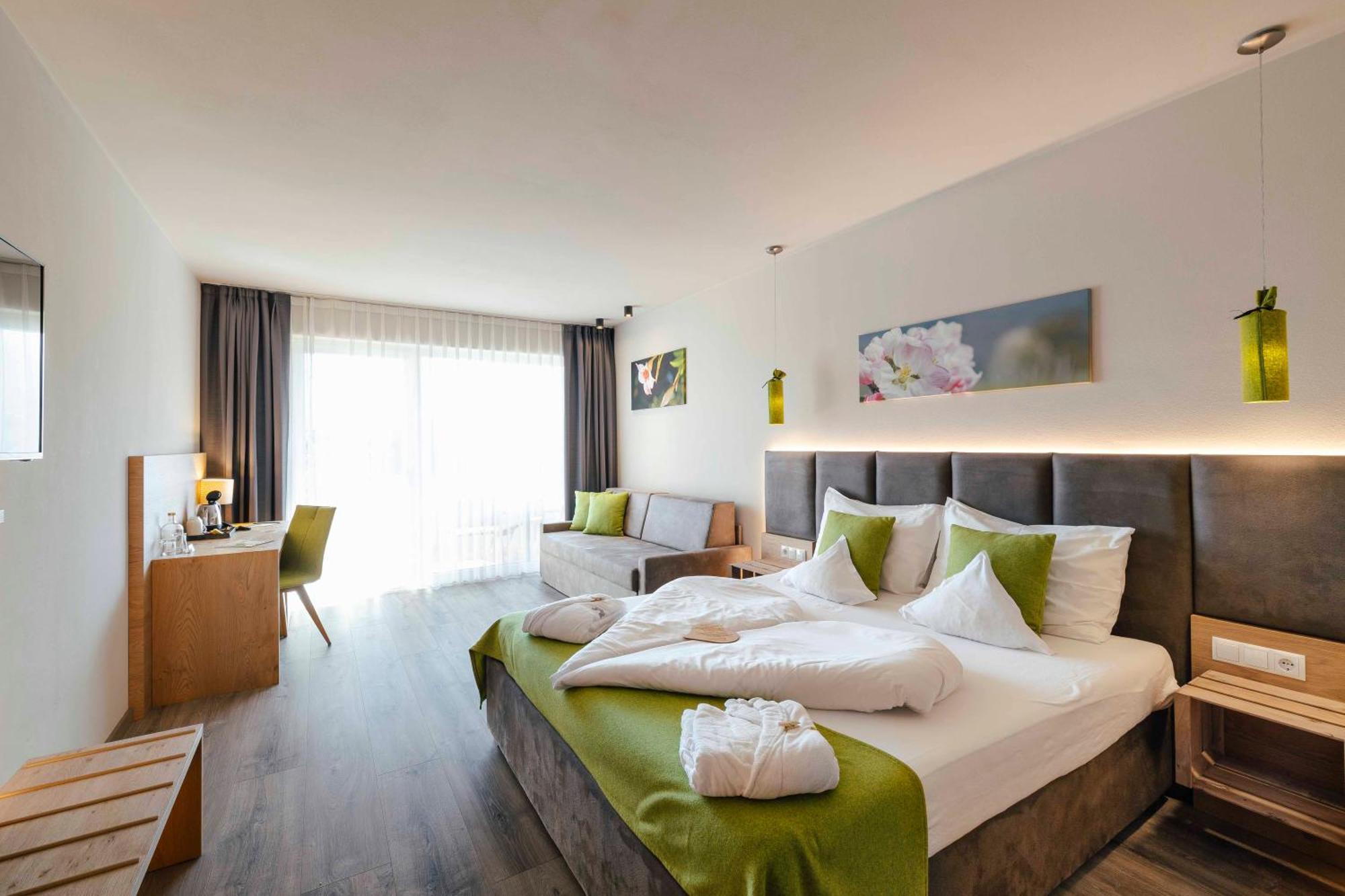 Hotel Pfeiss Лана Экстерьер фото